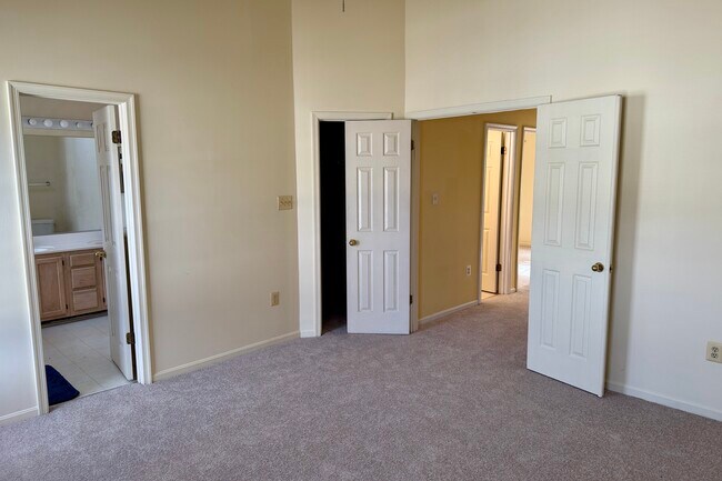 Building Photo - 14614 Stream Pond Dr