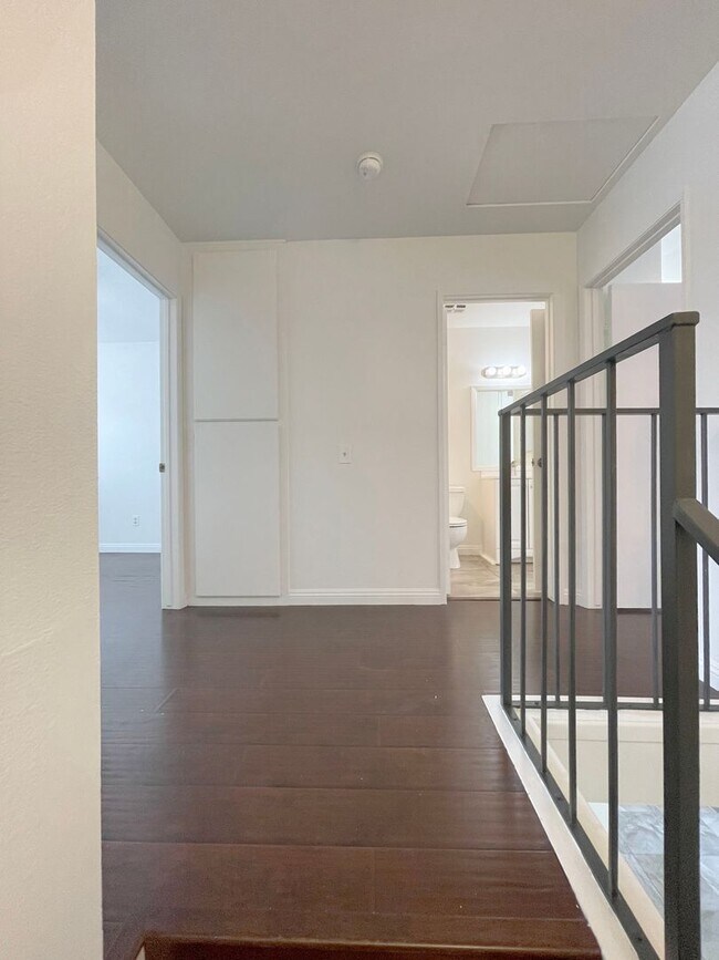 Building Photo - 3 Bed + 1.5 Bath + 2 Car Garage