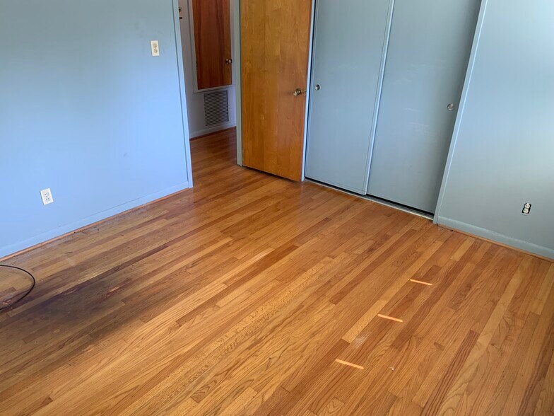 Building Photo - 56 Meadowlane Dr