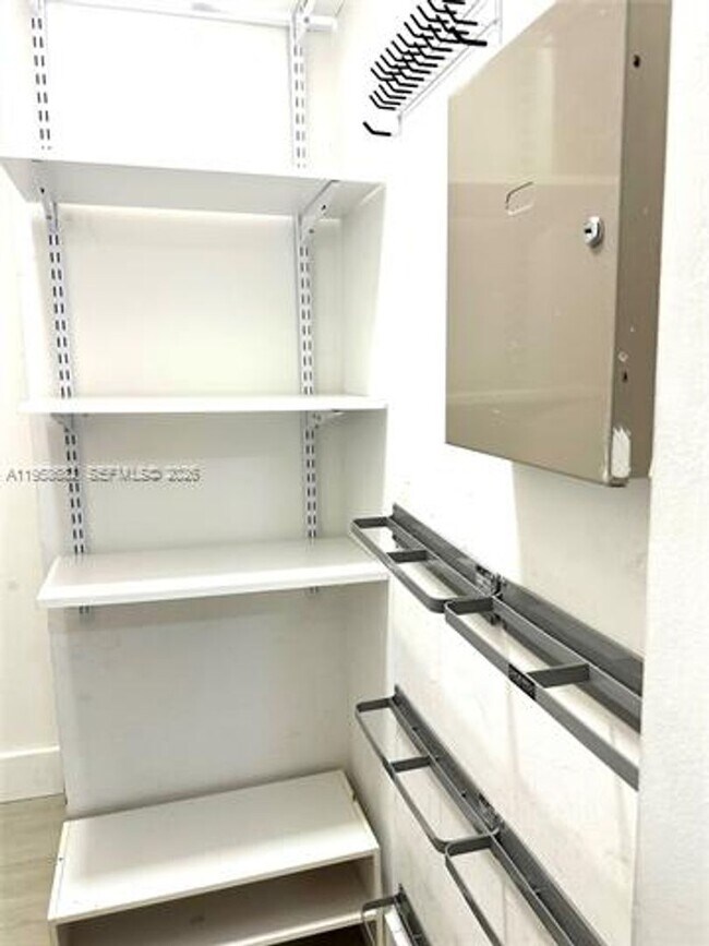 Building Photo - 12907 SW 64th Ln