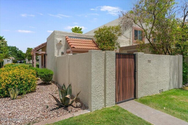 Building Photo - 7842 E Rovey Ave