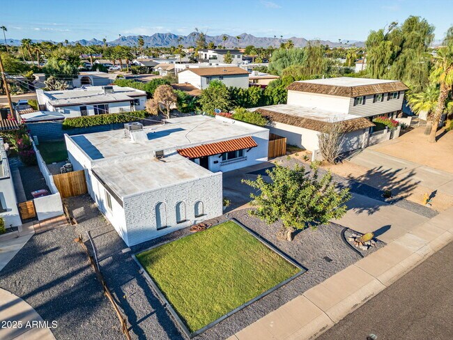 Building Photo - 8326 E Crestwood Way