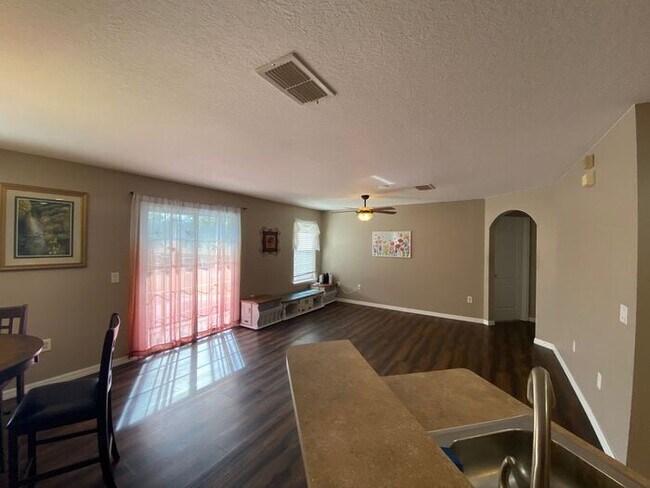 Building Photo - Rent Special-Wonderful 2/2 Townhome w/ Pond View in St. Cloud