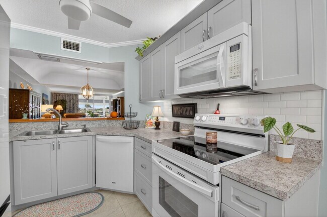 Building Photo - 23279 Barwood Ln N