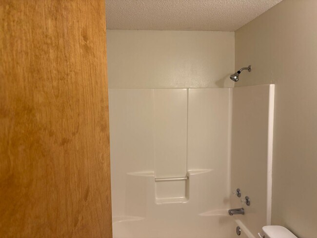 Building Photo - 3/2 Unit