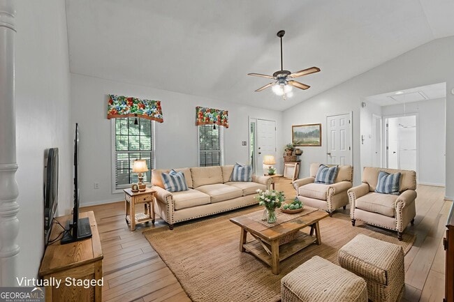 Building Photo - 127 Circle H Dr