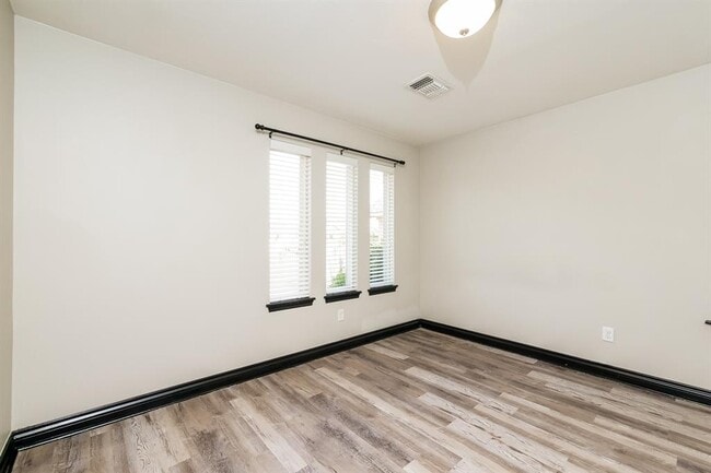 Building Photo - 10512 NW 35th St