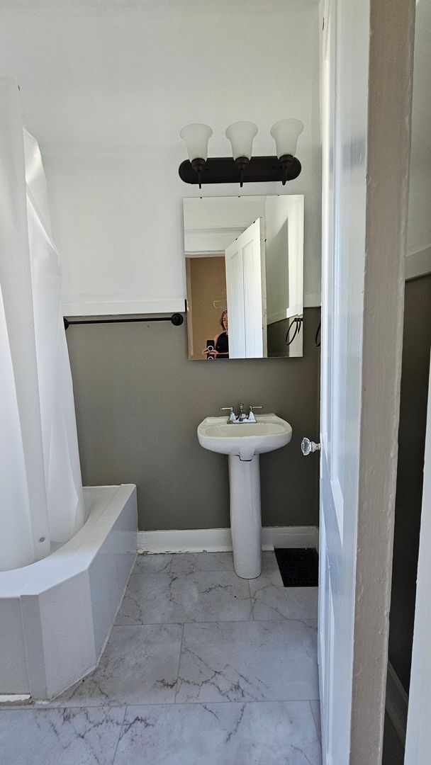 Building Photo - Spacious 2bdrm in Minier