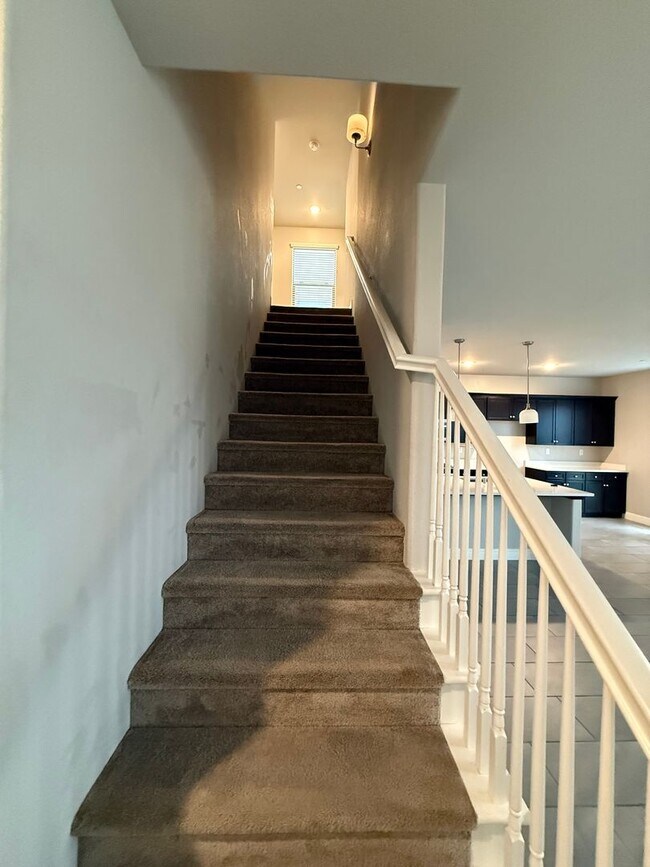 Building Photo - Charming 3-Bedroom Home in Family-Friendly 93727 Neighborhood