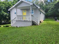 Building Photo - 2 bedroom 1 bath fully updated home in Eas...