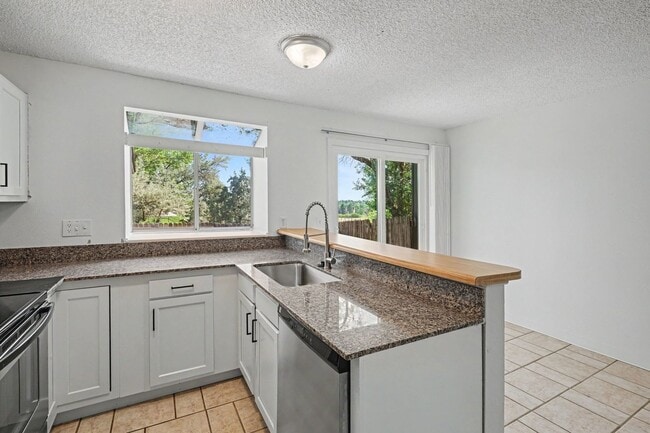 Building Photo - 17385 E Rice Cir