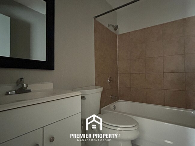 Building Photo - 6200 Somerset Cove