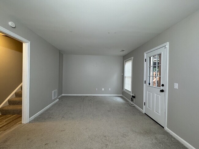 Building Photo - Your Exquisite Herndon Sanctuary Awaits