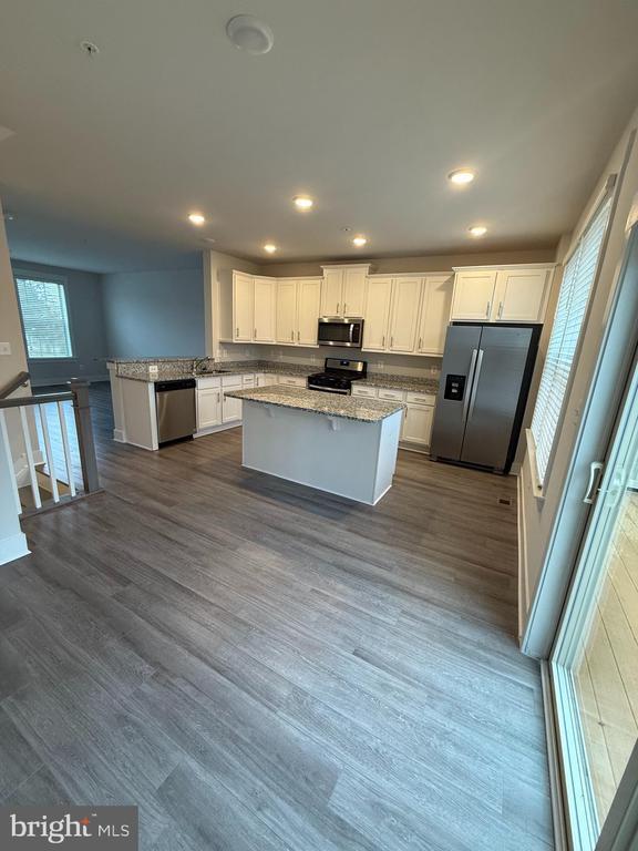 Building Photo - 253 Armenian Oak Dr