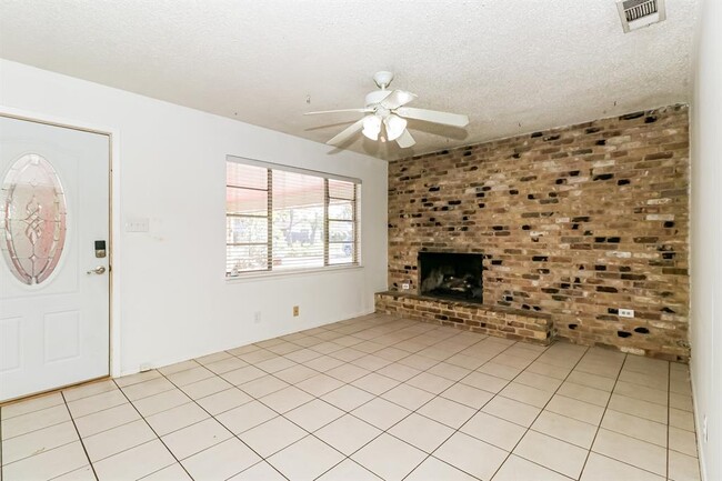 Building Photo - 8116 Exmoor Dr