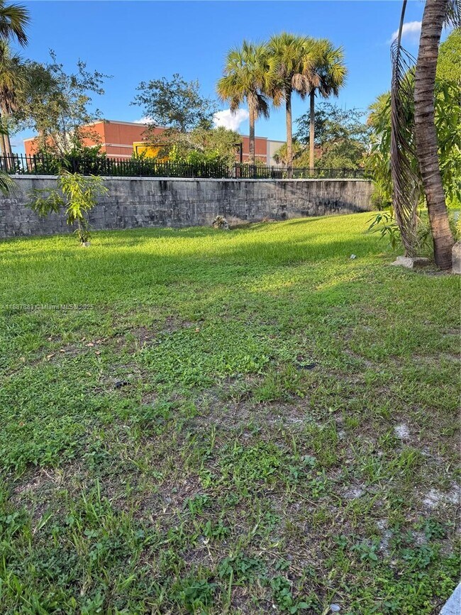 Building Photo - 6027 SW 36th Ct