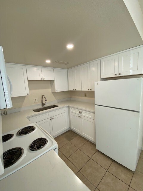 Building Photo - 2730 E Belleview St