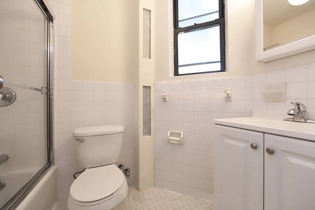 Building Photo - 549 Bergen St