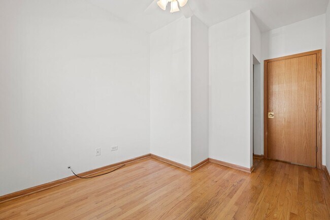 Building Photo - 613 W 43rd Pl