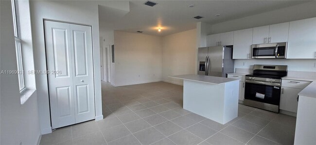 Building Photo - 2729 SE 26th Rd