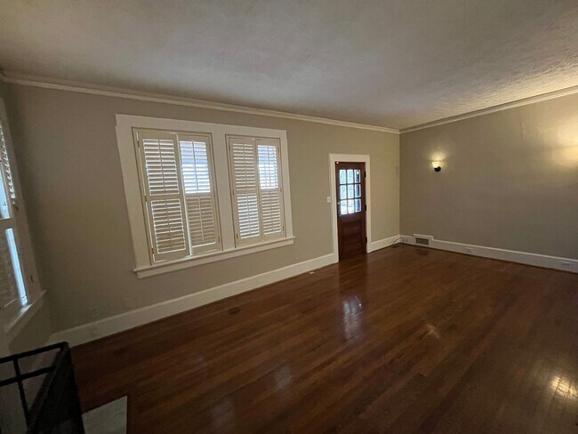 Building Photo - Blending Relaxation & Sophistication to Create the Ideal Place.