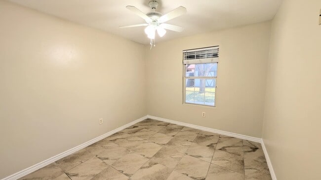 Building Photo - 10303 Dasher Dr