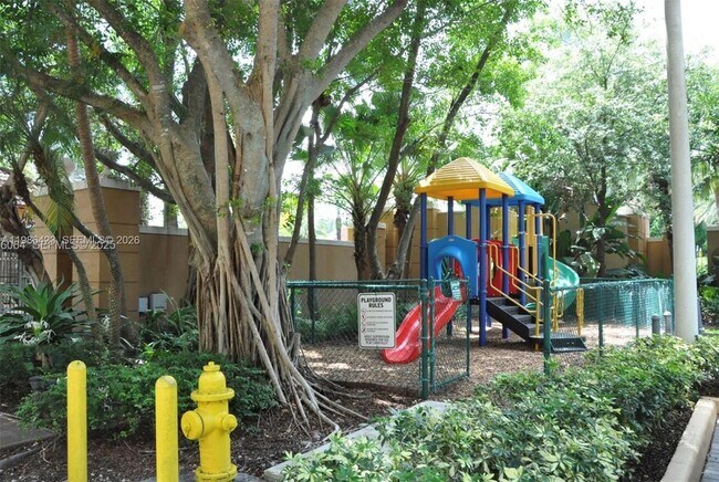 Building Photo - 19801 E Country Club Dr