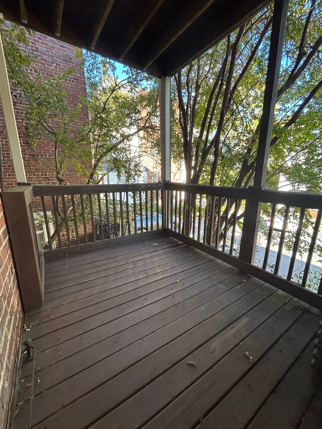 Building Photo - 635 Myrtle St NE