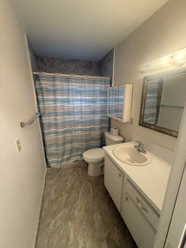 Building Photo - 2509 Dudley Dr W