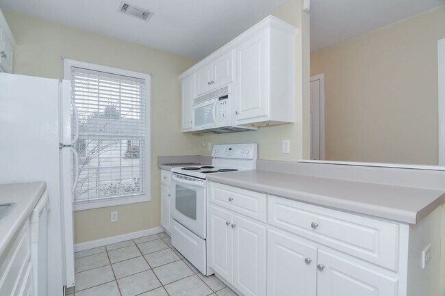 Building Photo - End Unit Townhouse