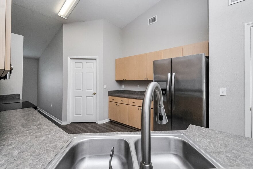 Building Photo - 4668 Great Blue Heron Dr