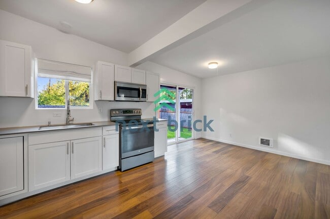 Building Photo - 2 Bed and 2 Bath Single Family is Available for Rent!