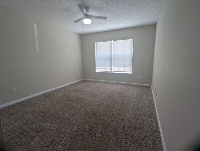 Building Photo - 3/2 WITH A GREAT PRICE AND READY FOR IMMED...