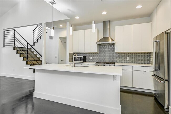 Building Photo - 1006 Payne Ave