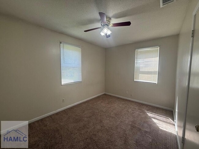 Building Photo - 814 Kelly Dr