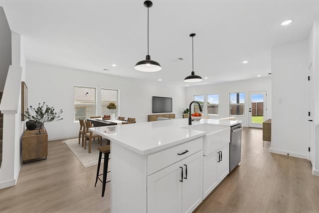 Building Photo - 1221 James St