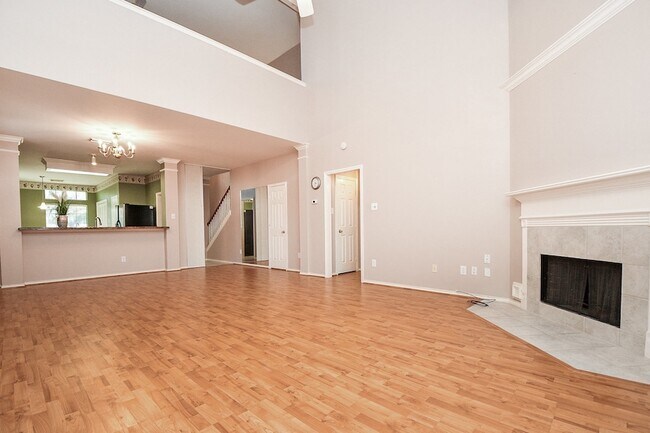 Building Photo - 4202 Creek Hollow Ln