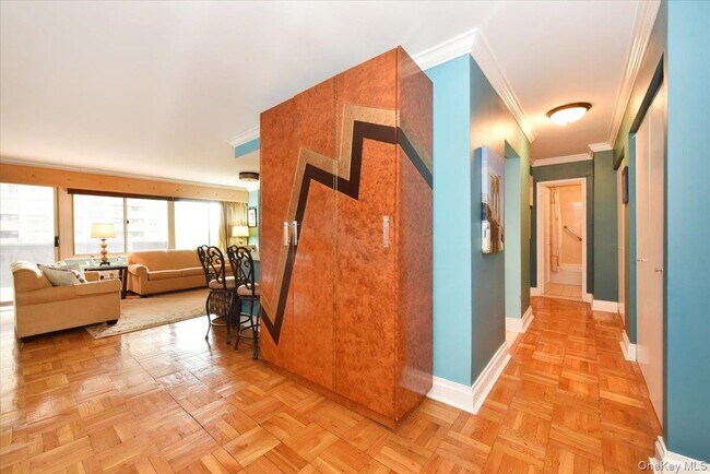 Building Photo - 18-15-18215 215th St