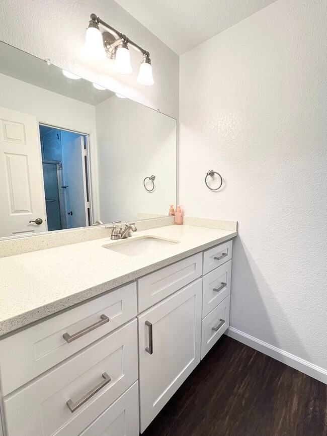 Building Photo - Beautiful Four Bedroom Home in Elk Grove