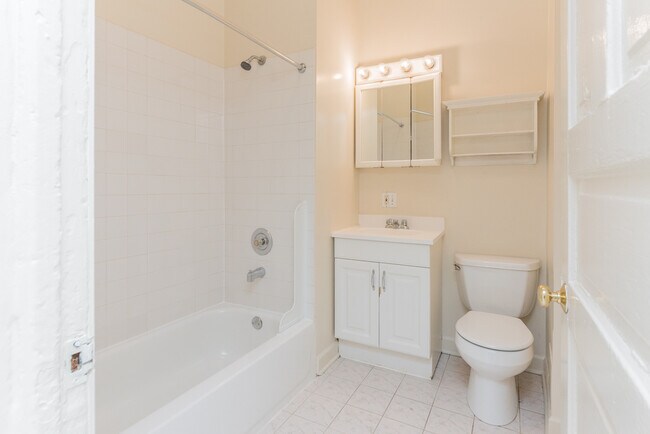 Building Photo - 1401 W Huron St