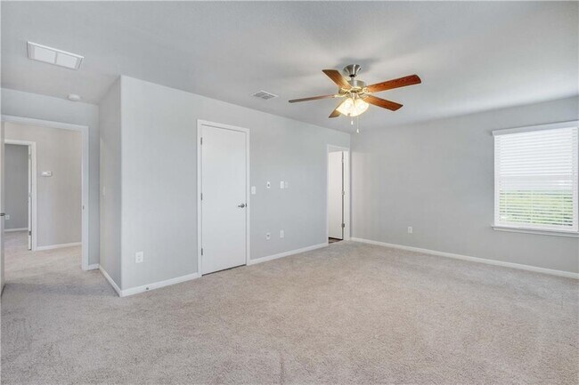 Building Photo - 741 Twisted Oaks Ln