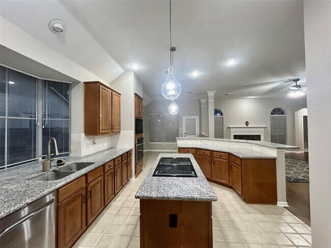 Building Photo - 16807 Laguna Springs Dr