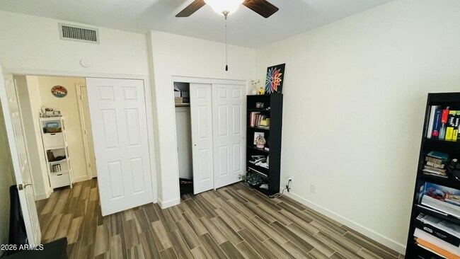 Building Photo - 1729 E Brookwood Ct