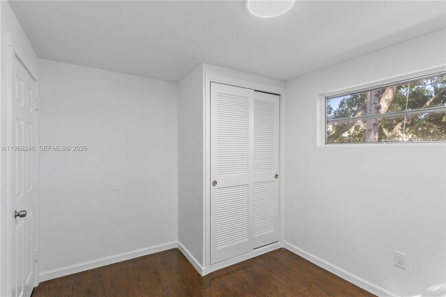 Building Photo - 1408 SW 19th Ter