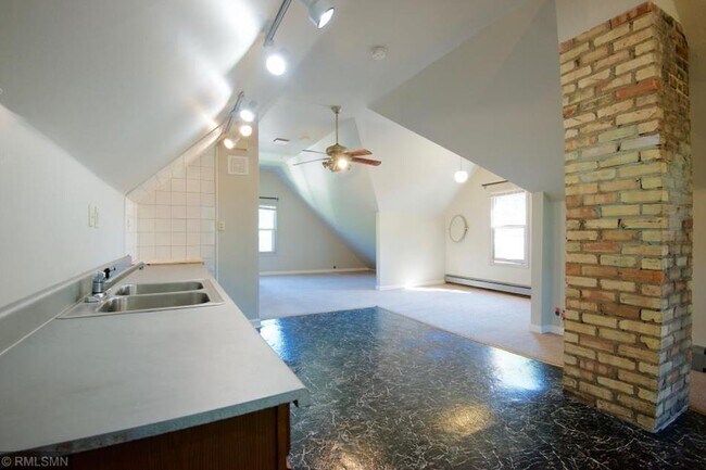 Loft - 1165 14th Ave SE