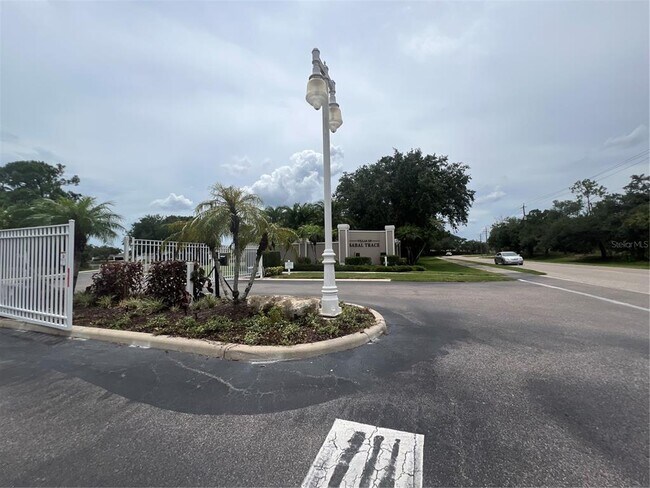 Building Photo - 4396 Fairway Dr