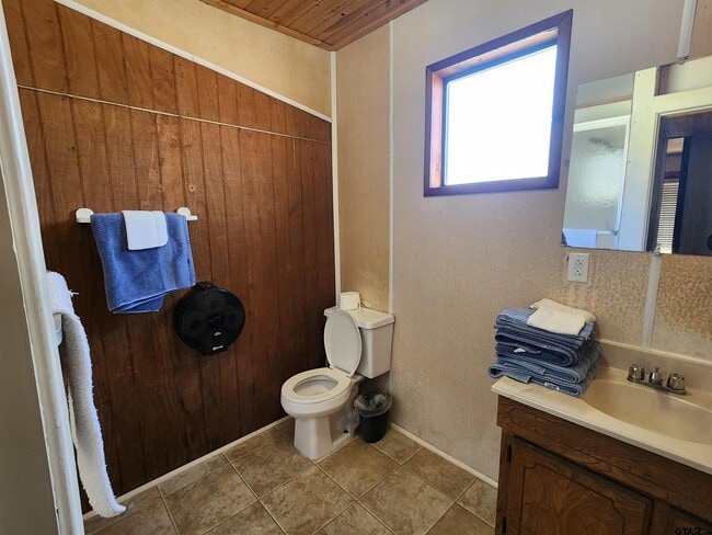 Building Photo - 845B CR 1987