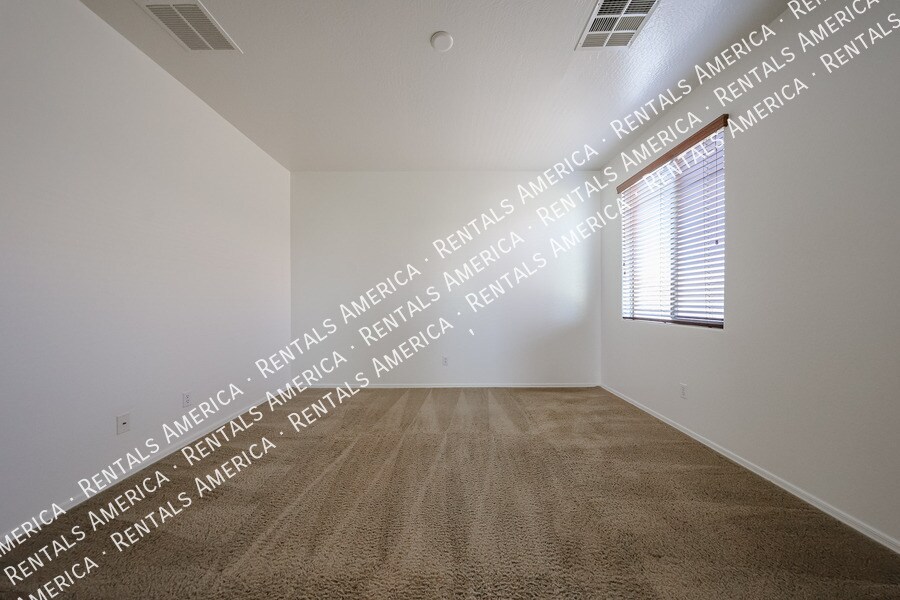 Building Photo - 43608 Caven Dr