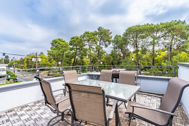 Building Photo - 5109C Phinney Ave N