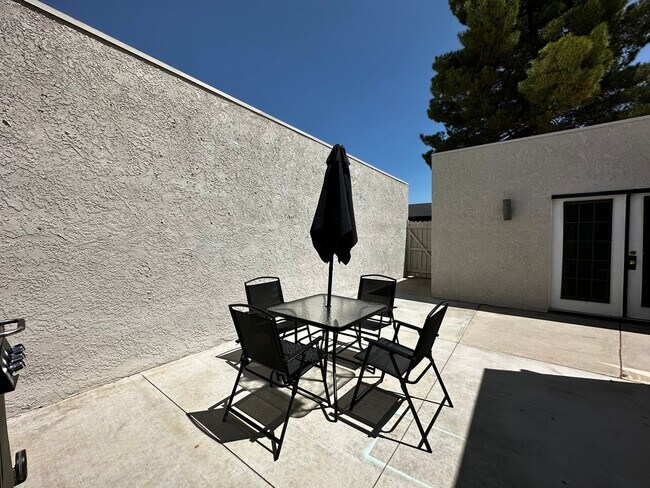 Building Photo - Furnished 3 Bedroom Condo across from Golf...